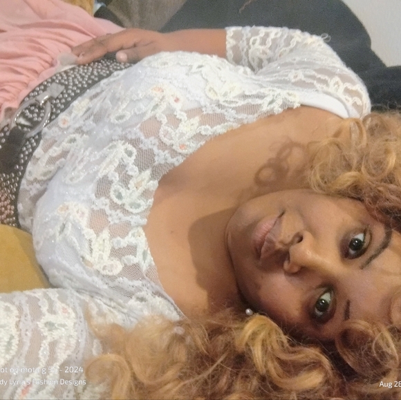 Cream Pink gown - Picture 7 of 11